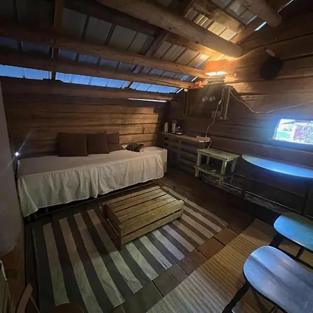 Elaemyksellinen Majoitus Aitassa Farm stay