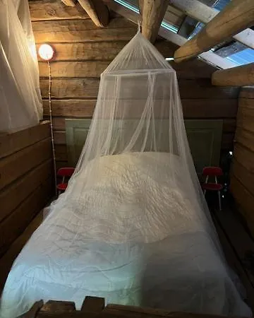 Elaemyksellinen Majoitus Aitassa Farm stay